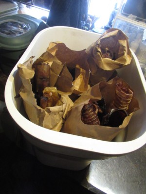 IMG_0373.JPG (124.6 КБ) 28042 просмотра в этом контейнере я храню корм 10-12кг- большой контейнер!!